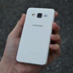 Samsung Galaxy A3 – zadní strana telefonu (1)