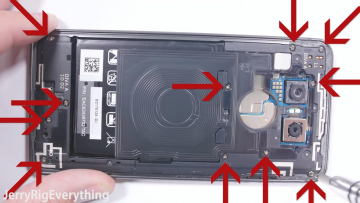 Vnitřnosti telefonu LG G6 hlídá 11 šroubků