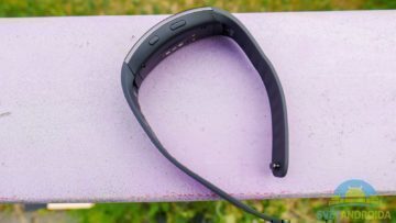 Samsung Gear Fit 2 -konstrukce, rozepnutý