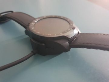 nabijeni chytrych hodinek ticwatch pro