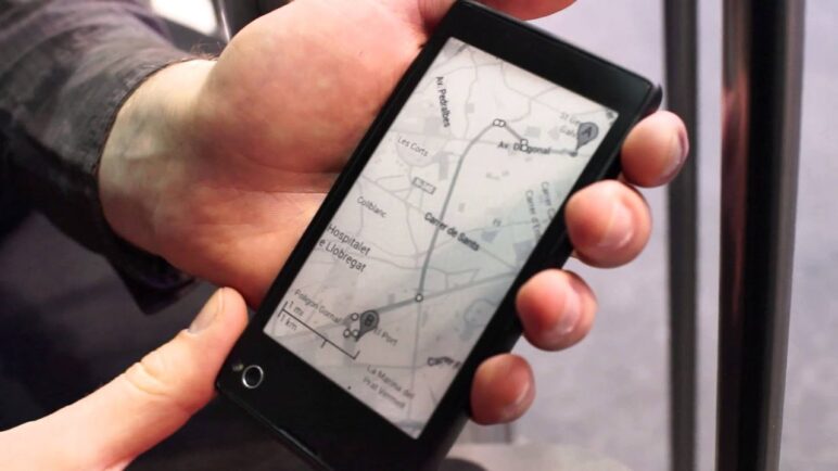 Hands-on: YotaPhone (MWC 2013)