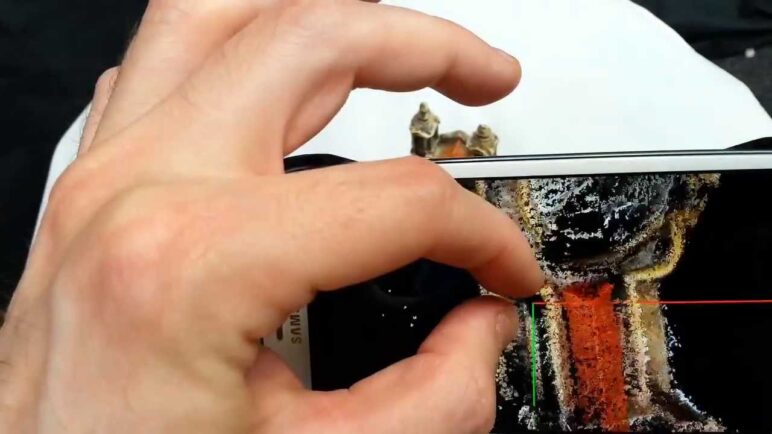 Turning Mobile Phones into 3D Scanners